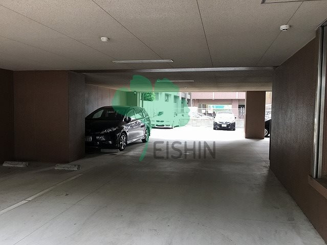 CREST FINE VIEW(クレストファインビュー)の駐車場
