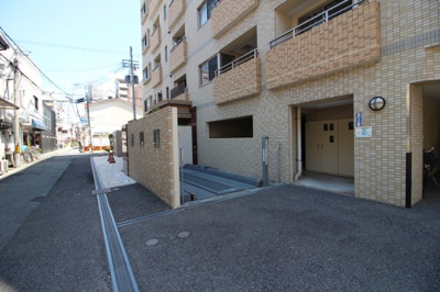 【駐車場】 | ライフデザイン昭和町 | 地下駐車場