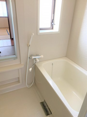 【浴室】 | コーポミゾグチ | コンパクトで使いやすいお風呂です