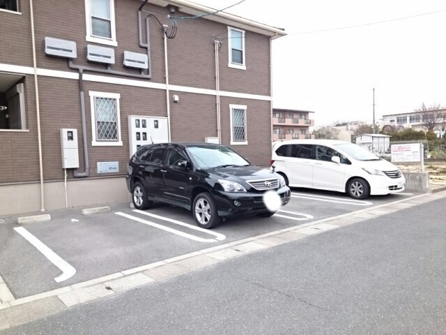 レオネッサ鴻池Ⅱの駐車場