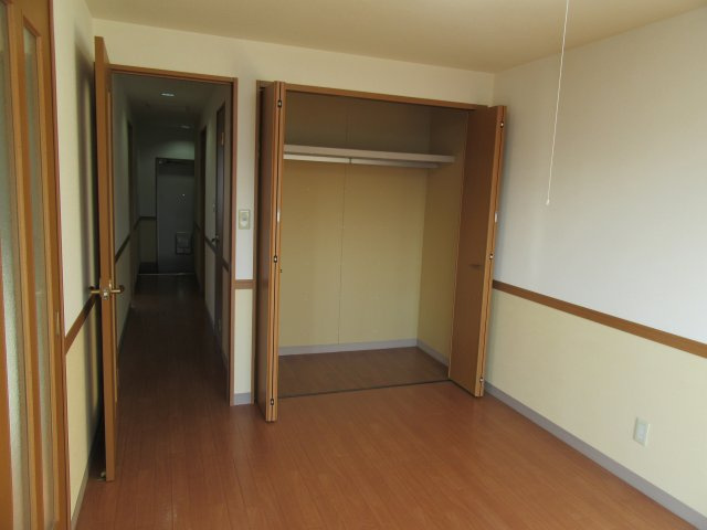 パット東原マンションの洋室