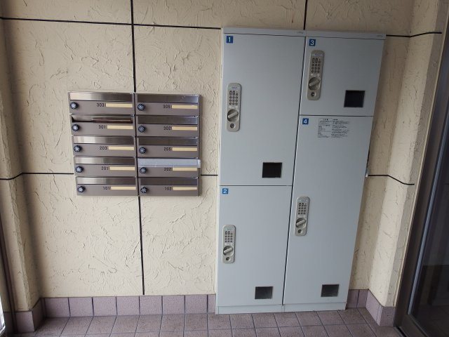 パット東原マンションのエントランス