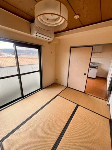 第一荒西マンションの居間・リビング