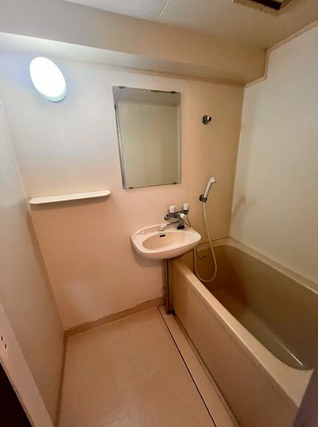 第一荒西マンションの浴室