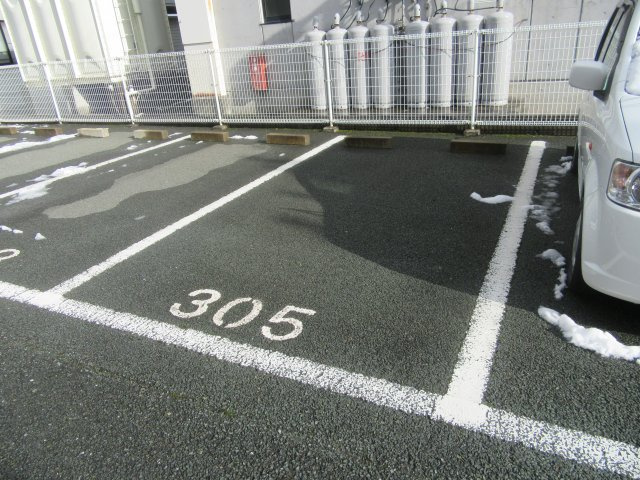 ハウスオブローゼの駐車場