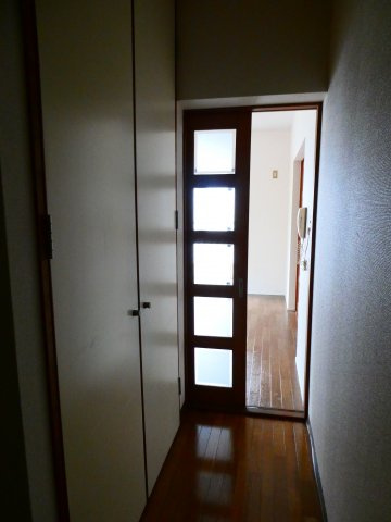 野口ビラの収納|便利な廊下収納