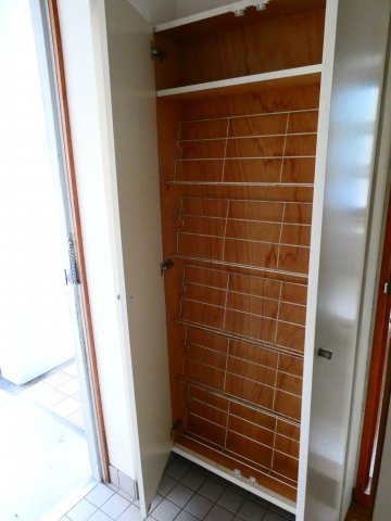 野口ビラの玄関|シューズボックス