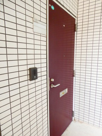 野口ビラの玄関