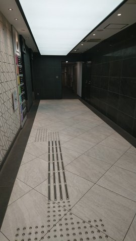 町映ビルのエントランス