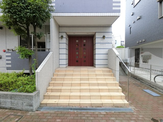 クイーンシティ板橋本町ラディウスのエントランス
