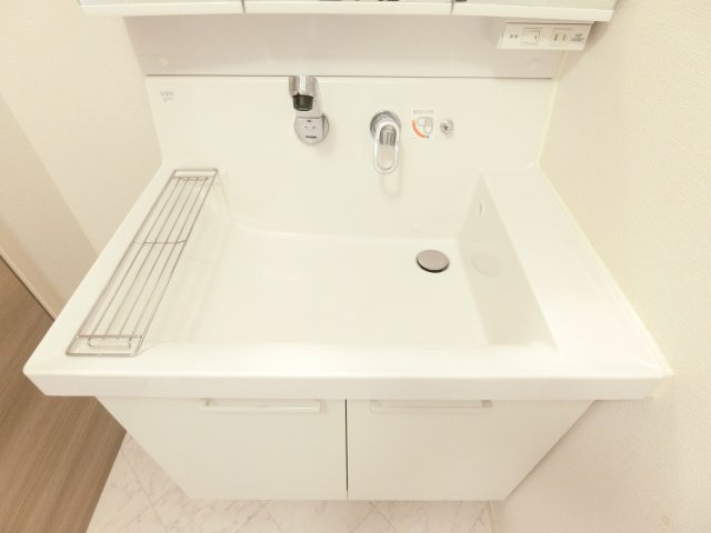 YU参番館の独立洗面台