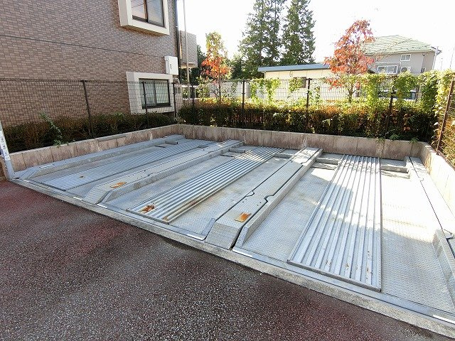 グランドール・昭島館の駐車場