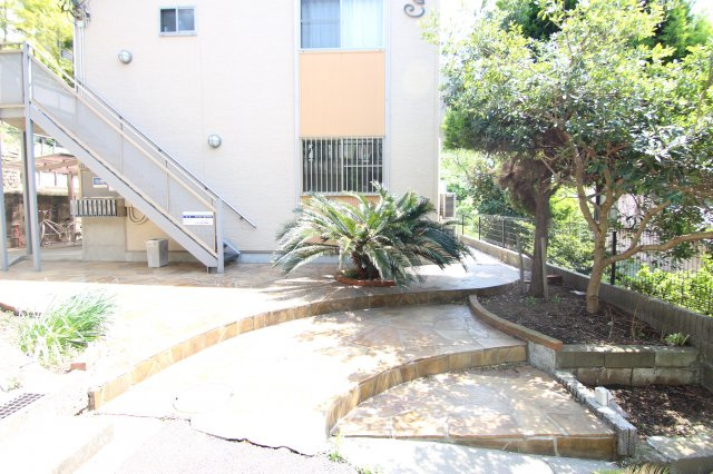 Casa Buena【カーサブエナ】のエントランス|別部屋の参考写真です。