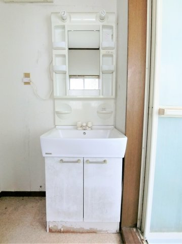 日向努邸の独立洗面台