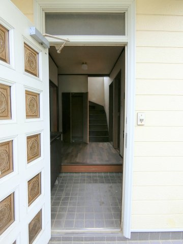 日向努邸の玄関