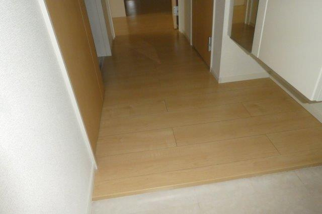 サニーメゾンまきびの玄関