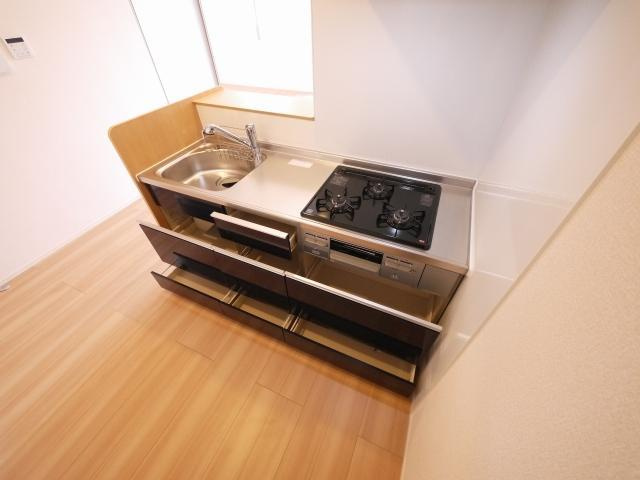 グランディオーズのキッチン|コンパクトなキッチンで掃除もラクラク