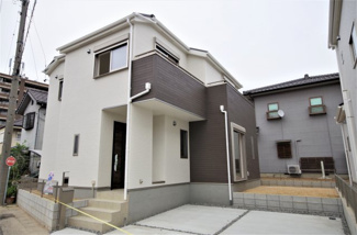 【外観】 | 1号棟　現地（2019年6月）撮影
堂々完成しました！即入居可♪
敷地面積132.24.㎡（40坪）。
駐車場並列2台可能。