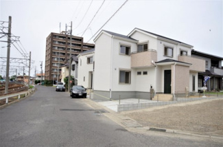 【前面道路含む現地写真】 | 1号棟　現地（2019年6月）撮影
前面道路は西側幅員約7.3mの公道。
