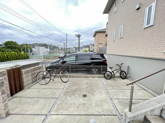 【その他共用部分】 | 敷地内に駐輪場を完備しています！自転車やバイクがあれば通勤・通学、お買い物にも便利です☆