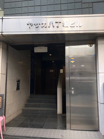 ヤサカ八丁堀ビルのエントランス