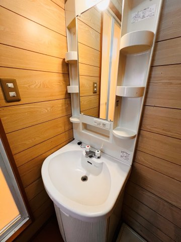 オレンジハイツⅡの独立洗面台