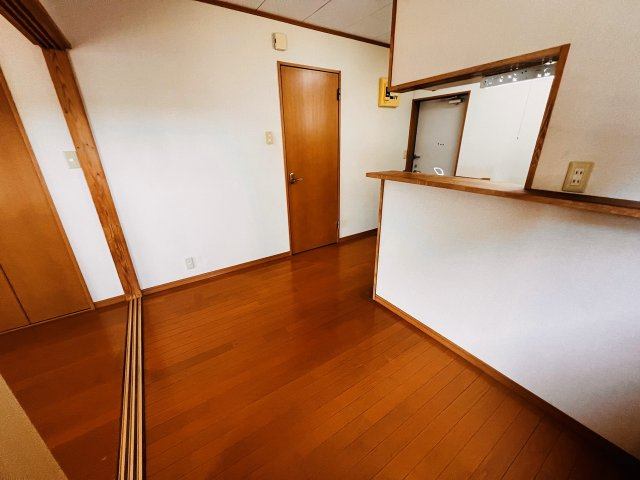 オレンジハイツⅡの居間・リビング