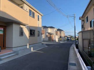 【前面道路含む現地写真】