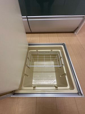 【収納】 | ラ・アンジュ | キッチンにある床下収納です！食品・日用品の保存に便利ですよね☆調味料などの買い置きにもぴったり♪