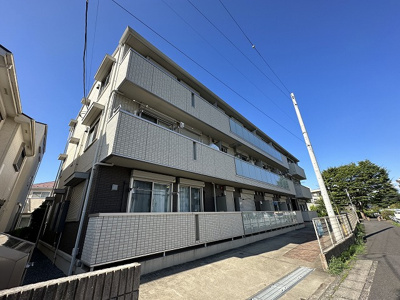 【外観】 | ラ・アンジュ | JR南武線「久地」駅まで徒歩4分！駅近のお部屋をお探しの方におすすめ♪スーパーやコンビニが近くて便利な立地の3階建てアパートです♪