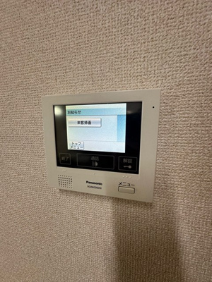 【セキュリティ】 | ラ・アンジュ | 防犯対策に有効なカメラ付きインターホン！録画機能が付いているので留守中の訪問者まで確認できます♪