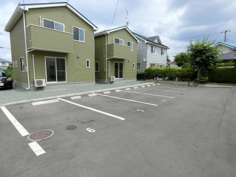 アネシスの駐車場