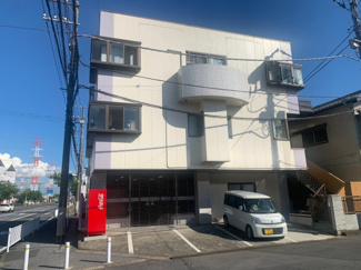 【外観】 | 角地に面した日当たり良好な物件です。