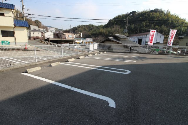 ガーデンコートの駐車場