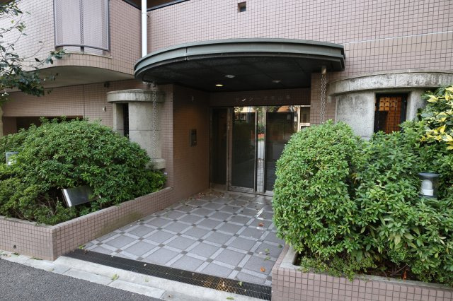 サンシーズ南山手のエントランス
