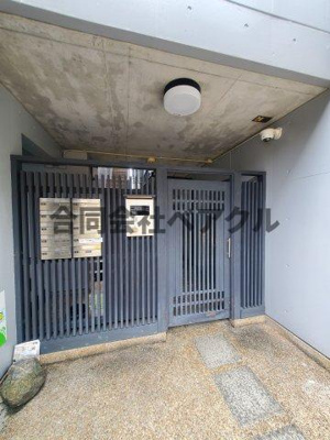 【エントランス】 | 岫雲館 | 清潔なエントランスです