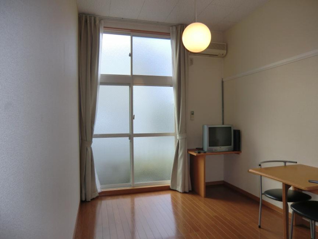 【居間・リビング】 | レオパレスブリリアントⅡ