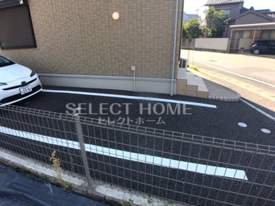 【駐車場】 | 井内町戸建貸家０１ | 駐車場に車を2台止められます