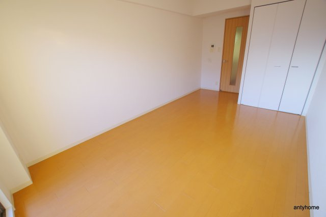 ルクレ京橋　仲介手数料無料の居間・リビング