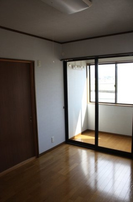 【洋室】 | グリーンヒル原 | 個人の部屋や寝室として使える洋室です