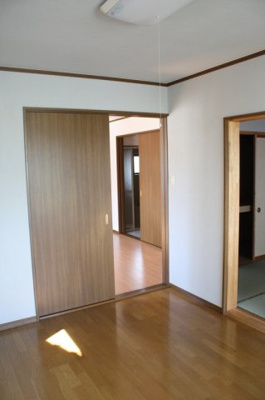 【洋室】 | グリーンヒル原 | 落ち着いた色調の洋室です