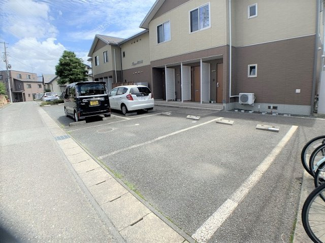 ローザ南仙北の駐車場