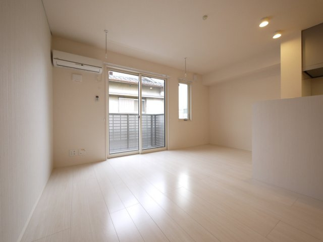 さくら館Ⅴの展望|リビングは大きな窓と小さな窓付き