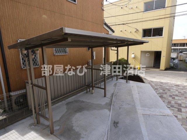 さくら館Ⅴのその他共用部分|屋根付き駐輪場あります