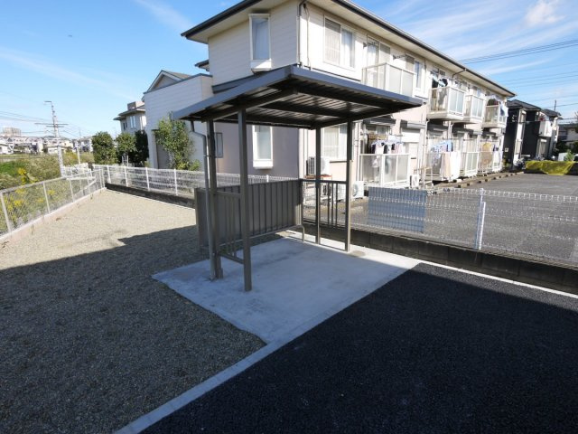 ネオハイツサギヌマAのその他共用部分|屋根付き駐輪場付