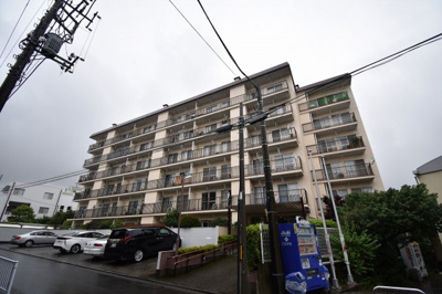 【外観】 | 御所山ハイツ | 京急本線「戸部」駅徒歩8分、横浜市営地下鉄ブルーライン「高島町」駅徒歩11分、JR京浜東北線・根岸線「桜木町」駅徒歩13分！