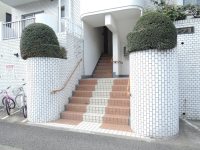 【エントランス】 | 藤和片倉台コープⅡ | 横浜市営地下鉄ブルーライン「片倉町」駅徒歩2分と好立地