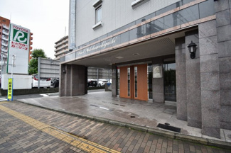 【エントランス】 | JR京浜東北線「東神奈川」駅徒歩4分、京浜急行本線「仲木戸」駅徒歩3分、東急東横線「東白楽」駅徒歩12分！