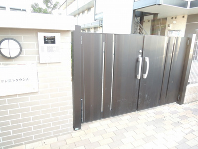 【エントランス】 | クレストタウンＡ