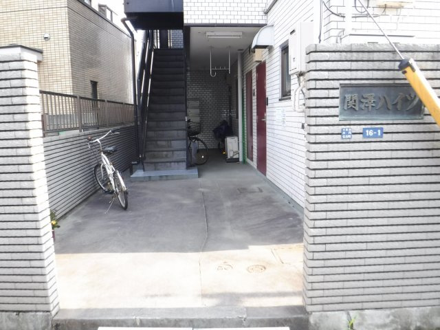 関澤ハイツのエントランス